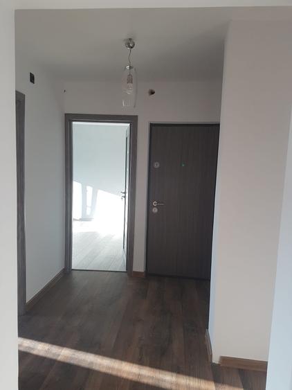 Apartament doua camere, decomandat, etaj 4, cu sarpanta, renovat modern, stradal - 4