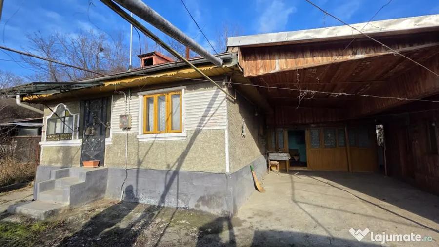Casă cu 4 camere cu Teren 600 Mp în Central