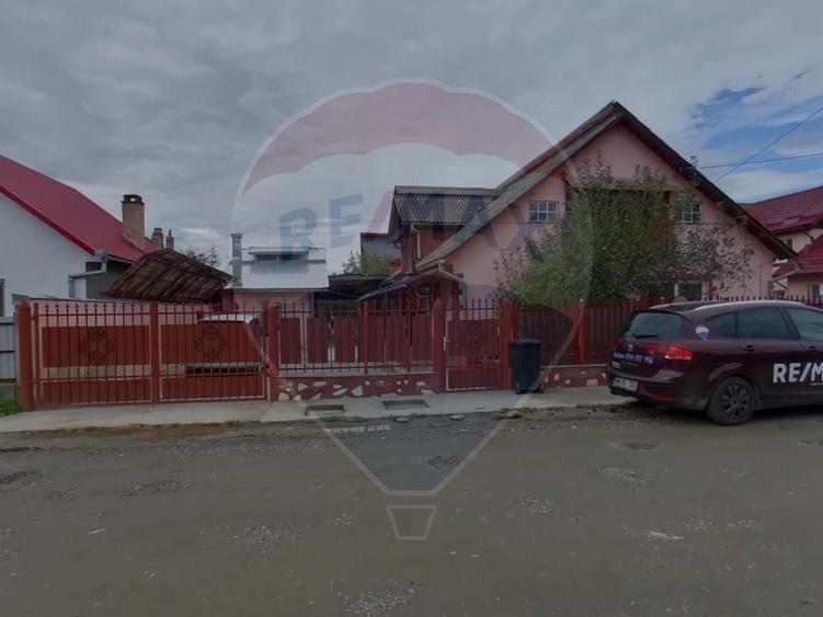 Casa / Vila cu 16 camere de vanzare in zona Bobalna - 2