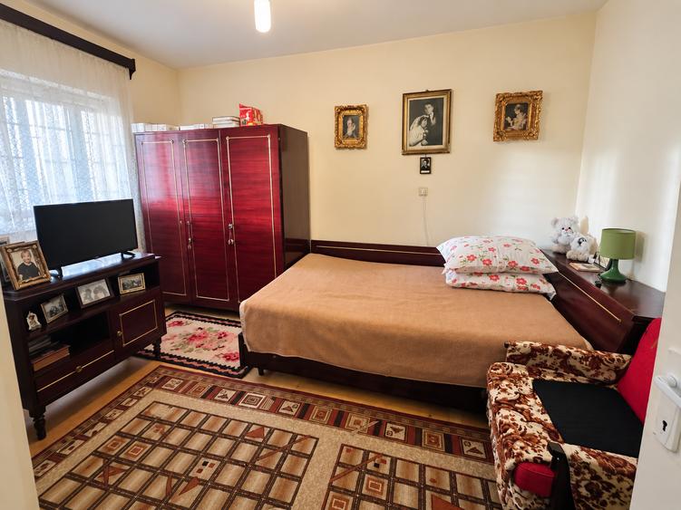 Casă individuală cu 4 camere cu Garaj în Exterior Sud