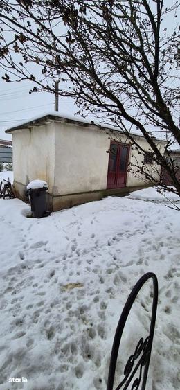 Casa ,curte ?i gradina.Teren cu 2700 mp. - 2