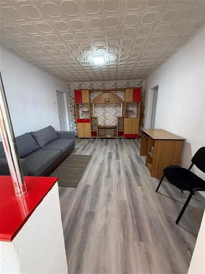 Apartament cu 2 camere semidecomandat în Girocului