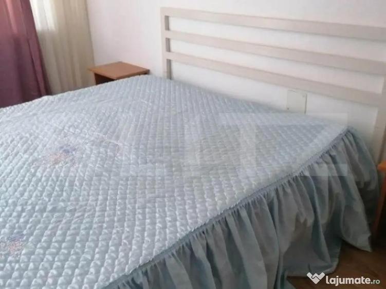 Apartament spatios de vanzare, 5 camere, 93 mp, zona Hotel D - 7