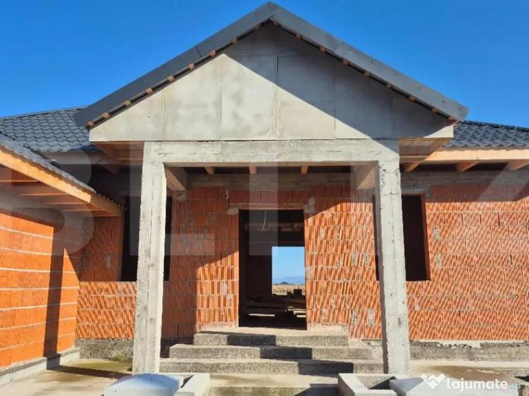 Casa la rosu, 4 camere, 145,31 mp utili, 715 mp teren, zona - 1