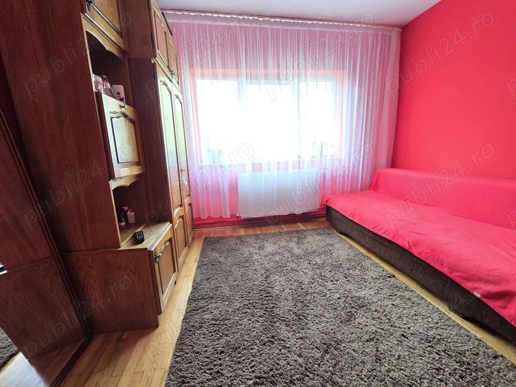 Inchiriez apartament cu 3 camere - 4
