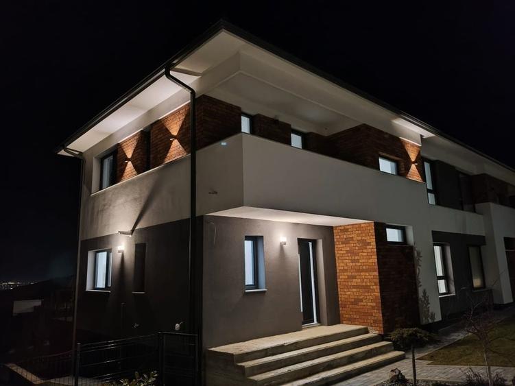 Casă cu 4 camere în Dezmir