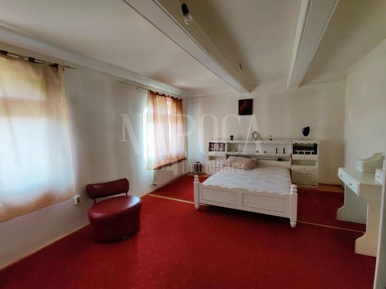 Casă individuală cu 9 camere cu Canalizare în Zorilor
