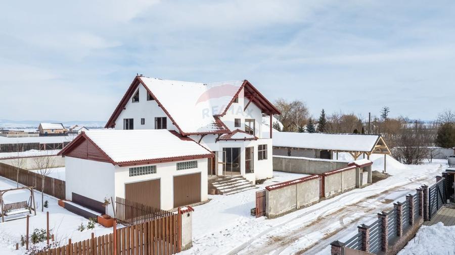 COMISION 0%| Casă individuală | 2 garaje | 192 mp utili | 847 mp teren - 1