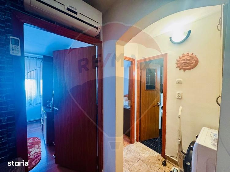 Apartament cu 4 camere decomandat în Craiovița Nouă