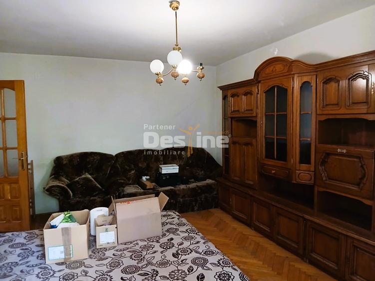 Apartament cu 3 camere decomandat în Central