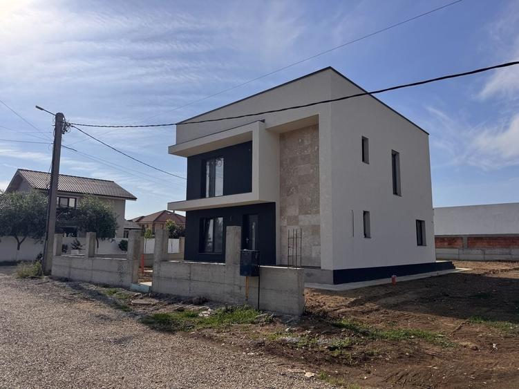 Casă cu 4 camere în Central