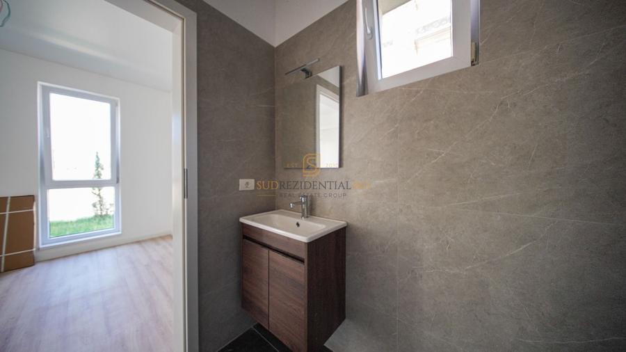 Apartament cu 3 camere semidecomandat în Est