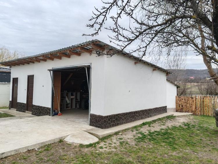 Casă individuală cu 6 camere cu Canalizare în Lipovăț