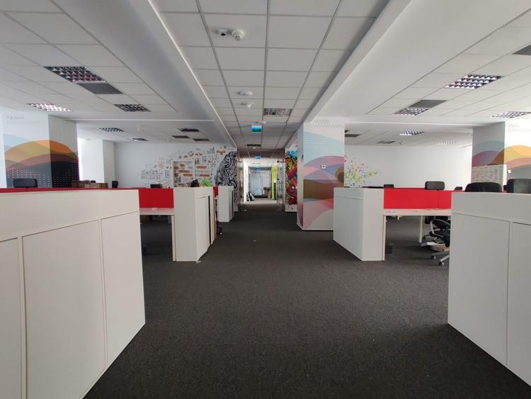 Birou, de 360 mp, în P-ța Muncii