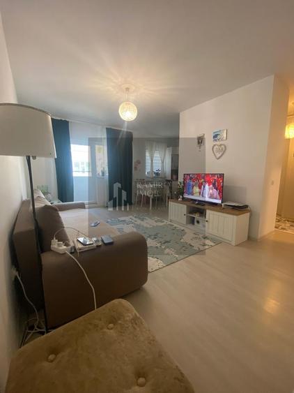 Apartament cu 3 camere semidecomandat, mobilat în Metalurgiei