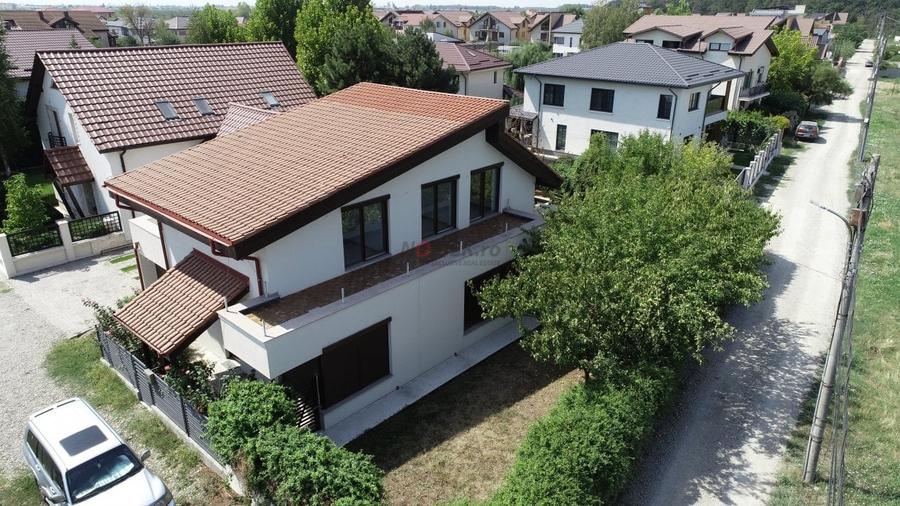 Casă individuală cu 5 camere cu Canalizare în Mogoșoaia