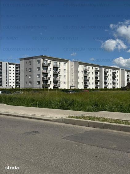 Apartament cu 3 camere decomandat în Tractorul