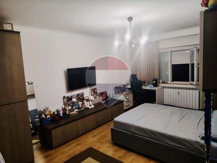 Apartament cu 3 camere decomandat, mobilat în Dragoș Vodă