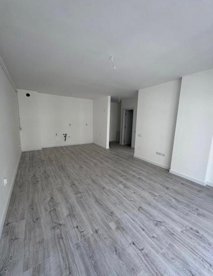 Apartament cu  2camere,finisat,etaj intermediar,parcare,zona Eroilor - 1