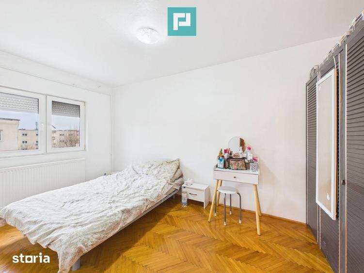 Apartament cu 3 camere semidecomandat în Micălaca