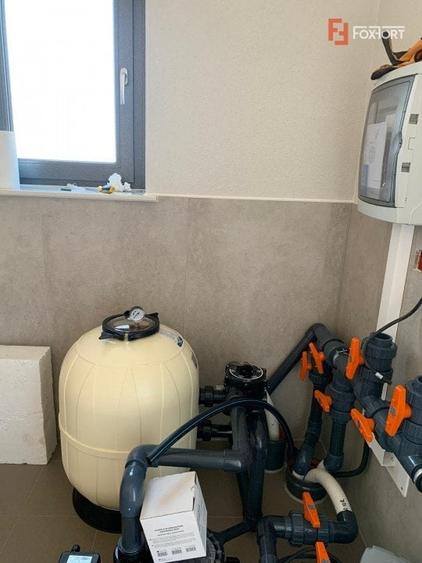 Casă individuală cu 6 camere cu Canalizare în Dumbrăvița