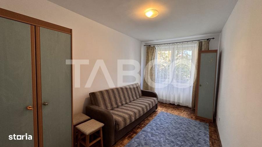 Apartament cu 3 camere semidecomandat, mobilat în Mihai Viteazul