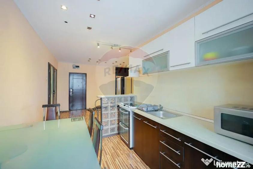 Apartament cu 3 camere decomandat în Nufărul
