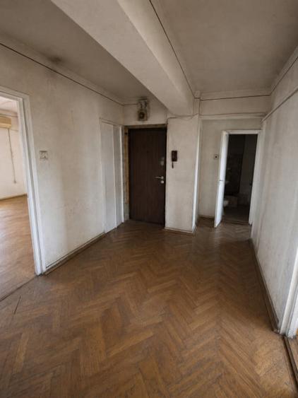Apartament cu 4 camere decomandat în Central