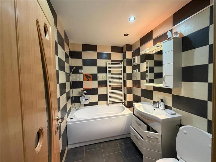 Apartament cu 4 camere decomandat, mobilat în 1 Decembrie