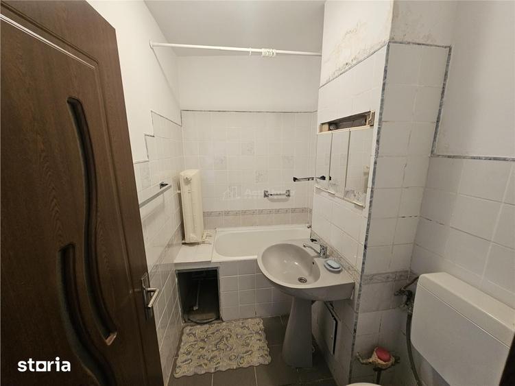 Apartament cu 3 camere semidecomandat în Central