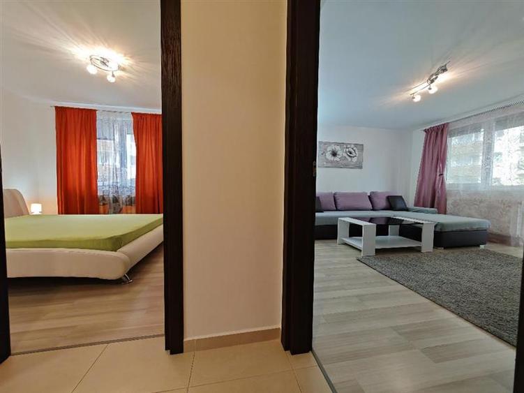 Apartament cu 2 camere decomandat, mobilat în Tractorul