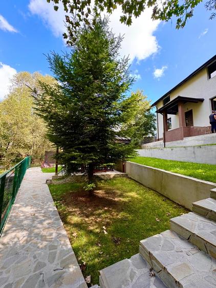 Casă individuală cu 7 camere cu Canalizare în Cheia