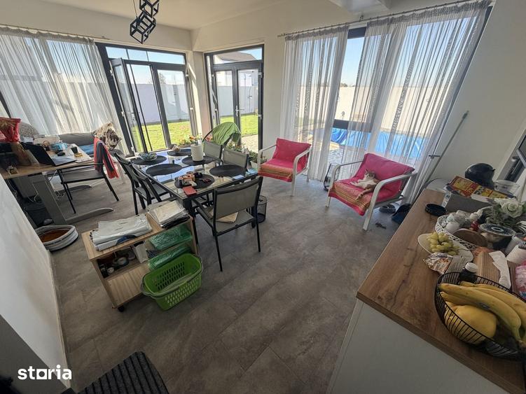 Casă cu 5 camere cu Teren 603 Mp în Glina