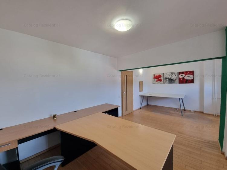Apartament cu 3 camere decomandat în Panduri
