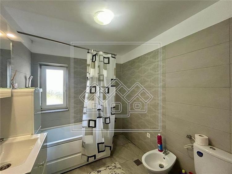 Apartament cu 2 camere, decomandat + balcon, 2 locuri de parcare - 10