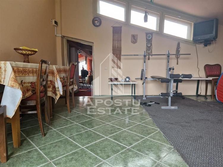 Casa familiala cu spatiu comercial si garaj P+1E+M 720 Mp - 49