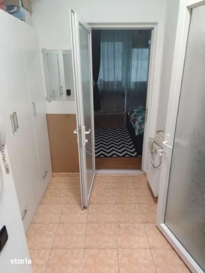 Garsonieră decomandată în Rahova