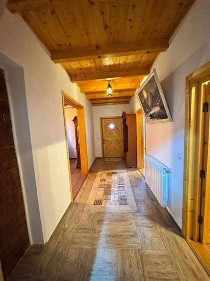 Casa spatioasa, ideala pentru locuinta sau afacere  1500 mp teren, situata pe d - 19