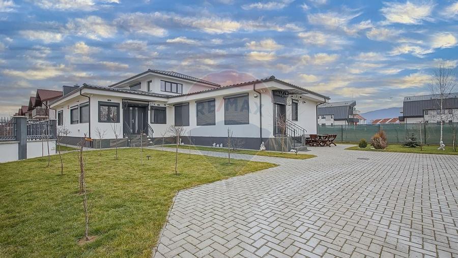 Casă premium cu 270 mp utili, 7 camere ,curte generoasă în Bartolomeu - 1