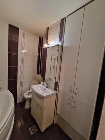 Apartament cu 3 camere, DECOMANDAT, etajul 2/4, zona Alexandru - 7