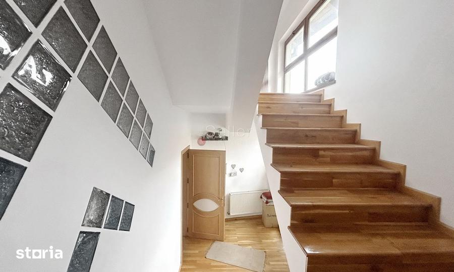 Casă cu 7 camere cu Teren 178 Mp în Florilor