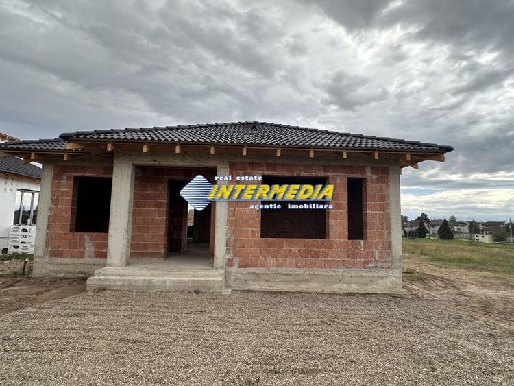 Casa Noua pe un nivel I la rosu I 4 camere I 380 mp Teren I UTILITATI I - 2