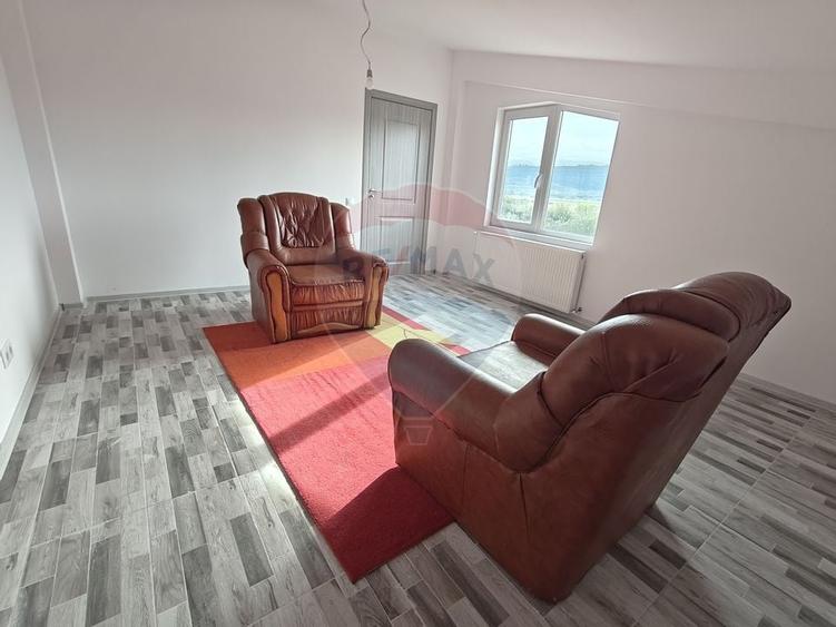 Hala noua 555mp, curte betonata 1000mp, zona de est, de inchiriat - 17