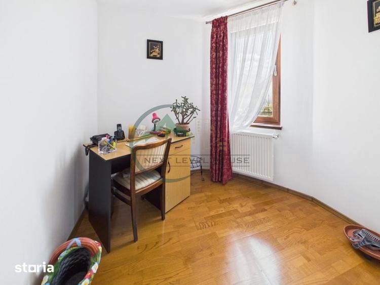 Casă cu 10 camere cu Teren 1009 Mp în Central