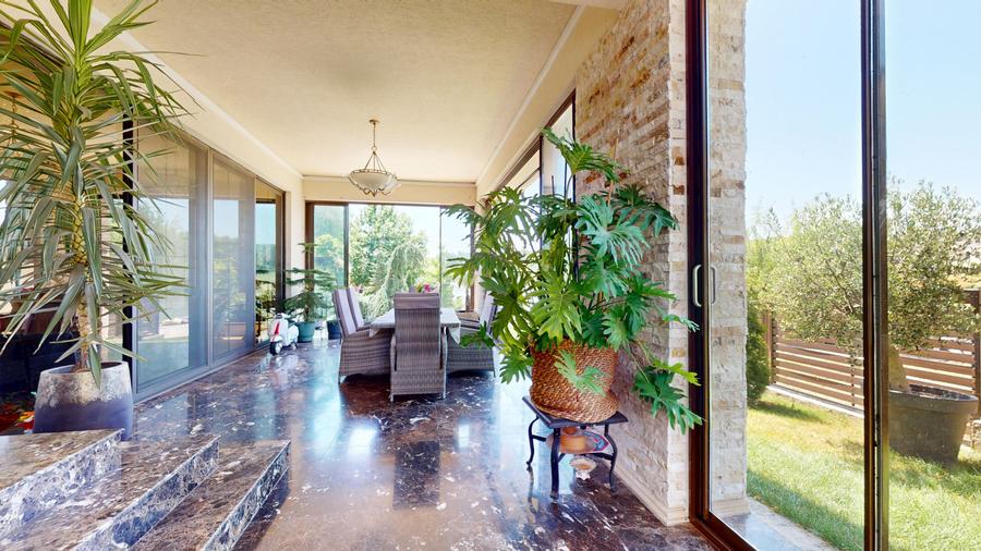 Imobil  de lux pe malul lacului cu ponton, complet mobilat si utilat - 33