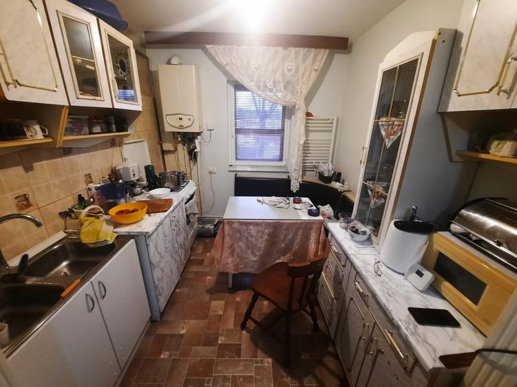 Apartament cu 3 camere decomandat, zona Baza 3 - 1