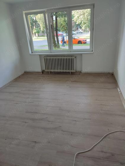 Vand apartament cu trei camere (sau inchiriez pt activ. com.) semidecomandate parter Terezian 62mp - 2