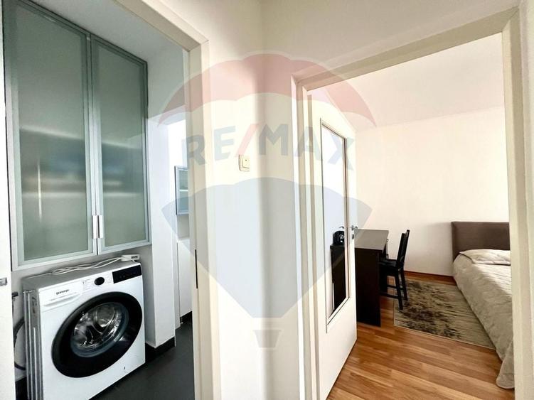 De închiriat apartament cu 3 camere, în zona Dacia - 14