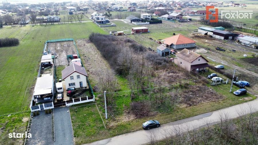 Teren intravilan de 1952 mp cu utilitati - zona Parta - 1