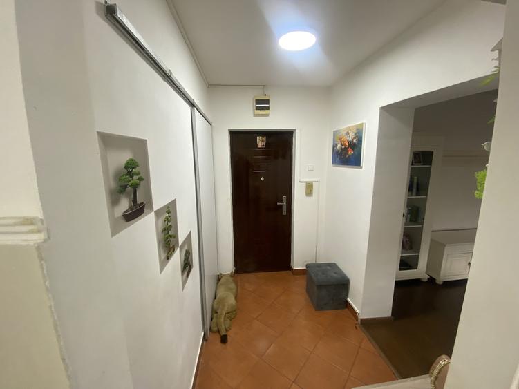 Apartament cu 2 camere semidecomandat în Titan